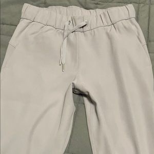 Lululemon on the fly jogger